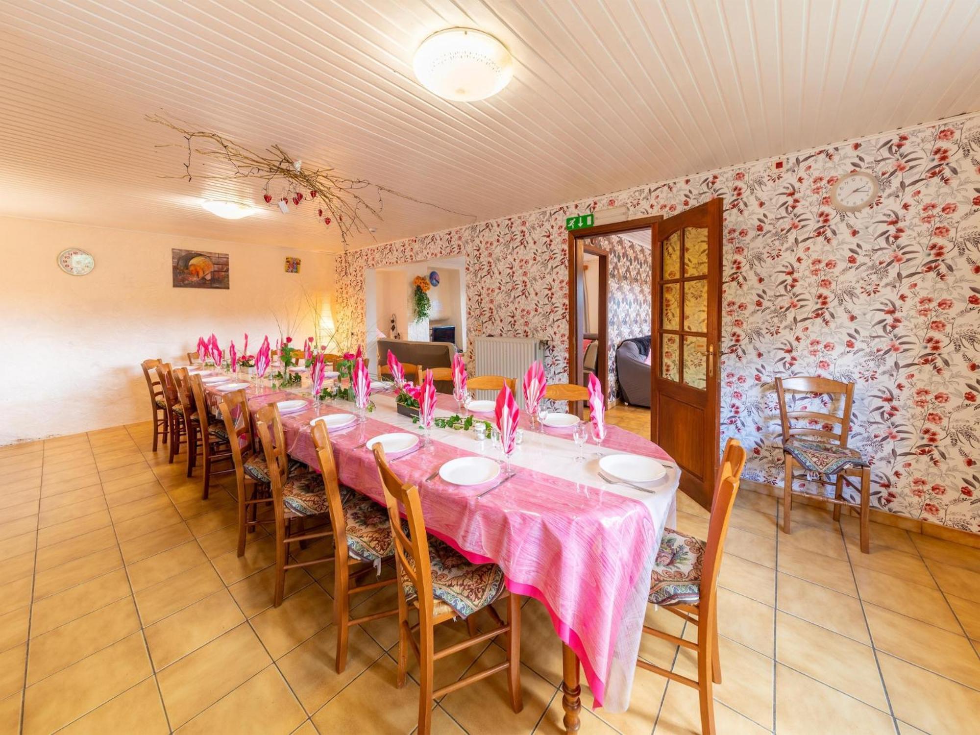 Wonderful Holiday Home In Montleban With Sauna Екстериор снимка